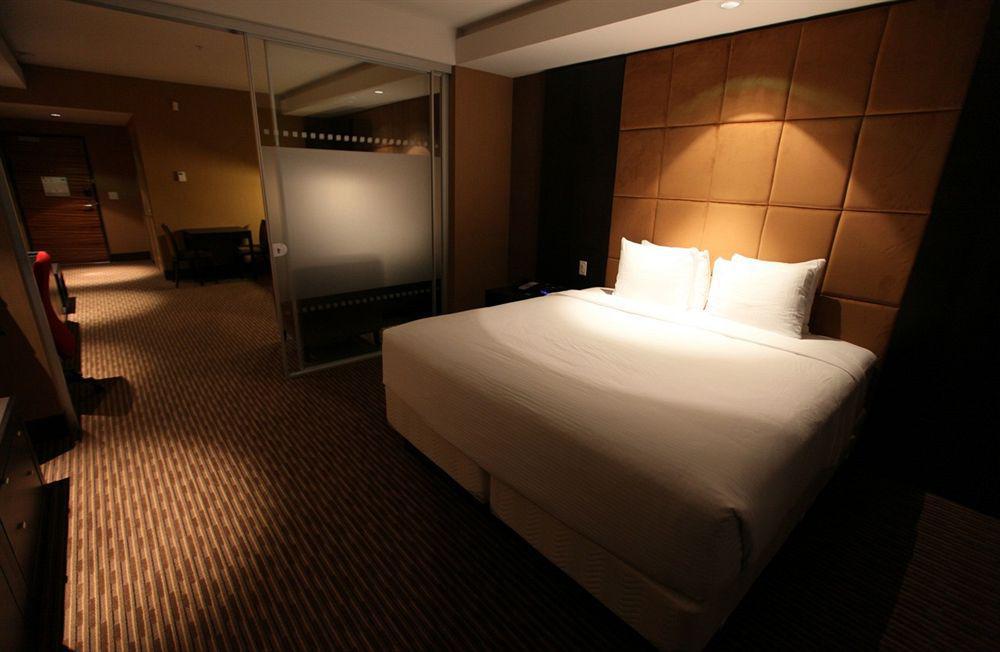 Edmonton Hotel & Convention Center Edmonton Room photo